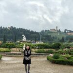 Nazanin Bayati Instagram – 🇮🇹💚💟❤️🙏🏻🙏🏻
حیف نیست بهار
از سر اتفاق بغلتد در دستم
آن وقت تو نباشی!
.
.
شمس لنگرودی