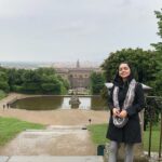 Nazanin Bayati Instagram – 🇮🇹💚💟❤️🙏🏻🙏🏻
حیف نیست بهار
از سر اتفاق بغلتد در دستم
آن وقت تو نباشی!
.
.
شمس لنگرودی