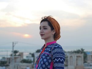 Nazanin Bayati Instagram - در گوش دلم گفت فلک پنهانی 
حکمی که قضا بود ز من میدانی
در گردش خویش اگر مرا دست بدی
خود را برهاندمی ز سرگردانی
.
.
.
خیام
.
.
.
(جنوووووووووب 🤩🤩🤩بمانی همیشه برای مان❤️⭐️)
