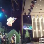 Nazanin Bayati Instagram - 🕷🕸🐛👰🏻🧟‍♀️🧟‍♀️🧟‍♀️🕸🐛🕷 به لطف دوستان فردا پنجشنبه ۲۶ و پس فردا جمعه ۲۷ اردیبهشت نمایش عروس مردگان اجرا خواهد شد. بلیط فروشی از طریق سایت متوقف امکان پذیر نیست. دوستانی که بلیط تهیه یا رزروکرده‌اند نگران نباشند، می‌توانند از طریق شماره تلفن‌های : ۰۹۲۲۰۱۲۸۰۲۹ ۰۹۰۲۲۲۷۹۳۶۱۰ بلیط هایشان را دریافت کنند.