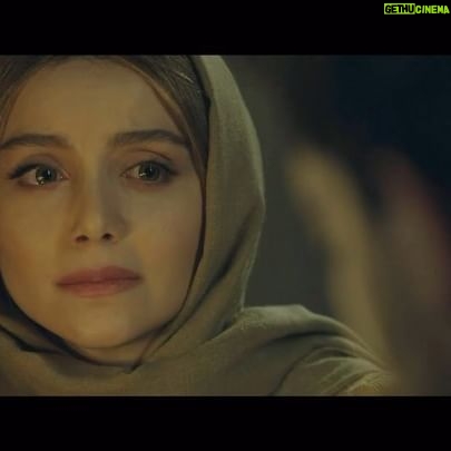 Nazanin Bayati Instagram - آخر یه روزی عشقم رو قلب تو نشونهش رو میگیره… ترانه #قطب_شمال با صدای فرزاد فرزین منتشر شد 🔥 اولین قسمت از سریال «قطب شمال» فردا ساعت ۸ صبح در #فیلیمو 🧡 آهنگساز و ترانهسرا: فرزاد فرزین کارگردان: امین محمودی یکتا تهیه کننده: اکبر تحویلیان نویسندگان: حامد افضلی و امین محمودی یکتا تبلیغات: استودیو فیلیمو