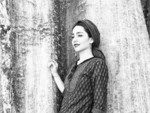 Nazanin Bayati Instagram - در گوش دلم گفت فلک پنهانی 
حکمی که قضا بود ز من میدانی
در گردش خویش اگر مرا دست بدی
خود را برهاندمی ز سرگردانی
.
.
.
خیام
.
.
.
(جنوووووووووب 🤩🤩🤩بمانی همیشه برای مان❤️⭐️)