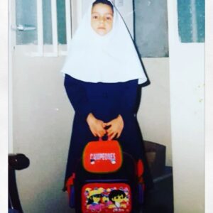 Nazanin Bayati Instagram - .
———————————————————————————
اول مهر...☺️
نازنین در روز اول مدرسه،کلاس اول😊
کدوم دختر بچه ی ۷ ساله ای کیف مدرسش عکس فوتبالیستاس☺️🤔؟؟؟
از فن های سوباسا و واکاشی زوما بودم🥅⚽️❤️😊