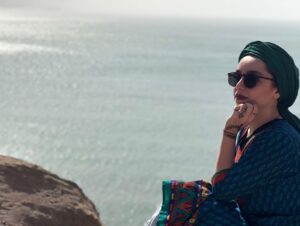 Nazanin Bayati Instagram - در گوش دلم گفت فلک پنهانی 
حکمی که قضا بود ز من میدانی
در گردش خویش اگر مرا دست بدی
خود را برهاندمی ز سرگردانی
.
.
.
خیام
.
.
.
(جنوووووووووب 🤩🤩🤩بمانی همیشه برای مان❤️⭐️)