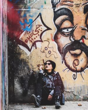 Nazanin Bayati Instagram - 🖤🚬🥀

«🎬🎞📽