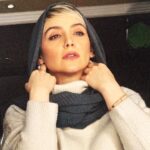 Nazanin Bayati Instagram - . به سر آغازها اعتماد نكن… راست ترين سخن در لحظه پاياني گفته مي شود. . . جبران خليل جبران ✒️ . . . @monaajafari 📸📷🌹