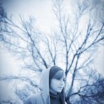 Nazanin Bayati Instagram – .

هربار که نِگاهت می‌کنم،
جمله‌ای آشنا، به ذهنم خطور می‌کند:
در اين سرزمين،
چيزی هست كه ارزش زندگی كردن دارد…

محمود_درویش
.
.
.
@monaajafari 📸📷🙏🏻