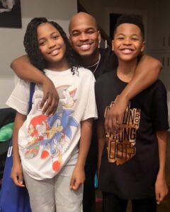 Ne-Yo Instagram - My “not so lil’s anymore🥰” Daddy loves you!!!