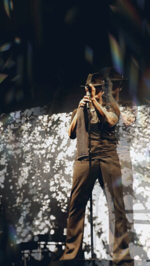 Ne-Yo Instagram - Classic Classics at the #ChampagneAndRosesTour
Come sing your favorite song with me.
