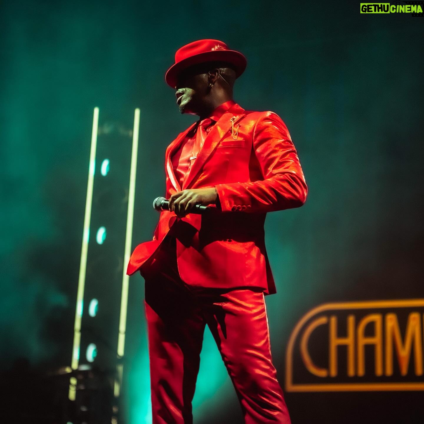 Ne-Yo Instagram - Manchester, l hope y'all enjoyed the show! #ChampagneAndRosesTour 🥂🌹 📸: @christianngilchrist