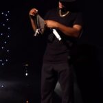 Ne-Yo Instagram – Thank you Houston for the gift! 👀😂
#ChampagneAndRosesTour 🥂🌹
🎥: @christianngilchrist