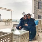 Nebahat Çehre Instagram – 🌼 8 Mart Dünya Kadınlar Günü’nde Diyarbakır’daydım. Söyleşimin öncesinde sevgili @omursabuncuoglu ile Diyarbakır’ı gezdik. Sur’a gittik ve muhteşem Diyarbakır mutfağından tadımlar yaptık. Keyifli Sohbetimiz bu hafta sonu Cumartesi Sürprizi ve Pazar Sürprizi İle Show Tv ekranlarında olacak… Ayrıca misafirperverliği için @ceylankaravilpr Avm’ye ve sevgili @didem_yilmazoto çok teşekkürler ❤️