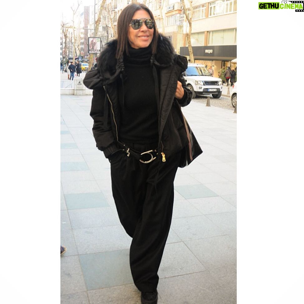 Nebahat Çehre Instagram - Mutlu Akşamlar 😍