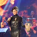 Nebahat Çehre Instagram – Cuma günü muhteşem bir sosyal sorumluluk projesine imza attık 😍 Sevgili Cenk Eren’in Bostancı Gösteri Merkezinde verdiği konsere konuk oldum. Yıllar sonra ilk kez Büklüm Büklüm şarkısını okudum. O günün heyecanlı karelerinden bir tanesi 😘 Emeği geçen herkese sonsuz teşekkür ederim… @cenkerenonline @nuringo  @selcukkaya323 😍👏👏👏 #birdilektut derneği 😍😍😍😍