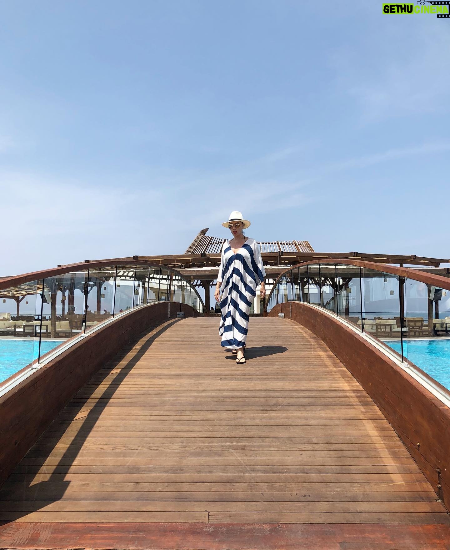 Nebahat Çehre Instagram - Yaza Kıbrıs @elexushotel de ‘MERHABA’ dedik 👍