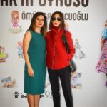 Nebahat Çehre Instagram – 👉Sevgili @omursabuncuoglu yeni Projesi #onlarınöyküsü kitabında çocuklarımıza destek vermek amacıyla @aslibankoglu ile birlikte muhteşem bir öykü hazırladık … Her kitap kızlarımıza birer  Umut olacak… sizlerde kitaplarımızı satın alarak çocuklarımıza okumaları İçin destek olabilirsiniz 🙏 @inkilapkitabevi