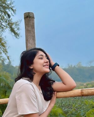 Neelanjona Neela Instagram - কুয়াশা ভেজা সকাল বেলায়, কি জানি কার অপেক্ষায় 🪷
Good morning 🌅