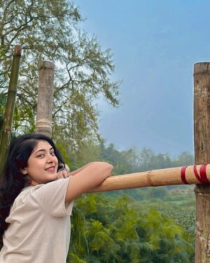Neelanjona Neela Instagram - কুয়াশা ভেজা সকাল বেলায়, কি জানি কার অপেক্ষায় 🪷
Good morning 🌅
