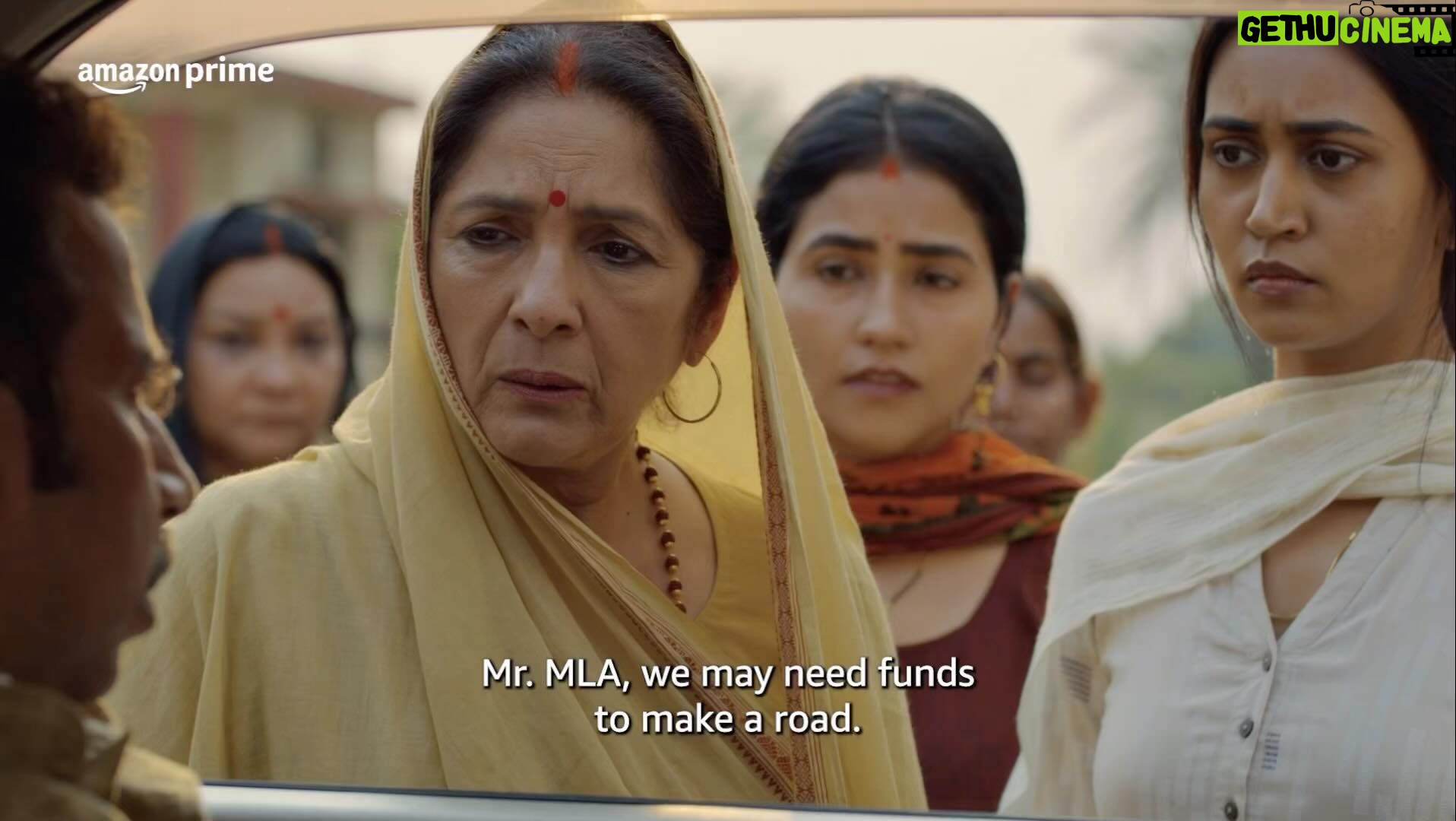 Neena Gupta Instagram - pyaar aur daant dono parosne mein maahir hai aapki yeh Mrs Pradhaan! #PanchayatOnPrime, May 28