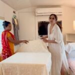 Neena Gupta Instagram – School mein domestic science li thi na toh kaam aa gayi