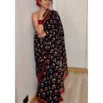 Neena Gupta Instagram – Phoolmati wearing @houseofmasaba saree!