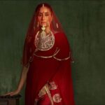 Neena Gupta Instagram - Bohut Sundar! #repost @houseofmasaba Introducing our very first Masaba Bride, Kareena Kapoor Khan - a celebration of strength, independence, and individuality. Very rarely do you come across a face that is haunting, beautiful, memorable and makes you want to be as you are. An ode to India’s regal history, blending seamlessly with contemporary designs. It is a tribute to the modern woman who wears her true self with pride, embracing every facet of her personality. Showcasing a range of ensembles for all ceremonies of the wedding festivities, each piece from this collection narrates a unique story and carries a distinct emotion. Make every moment of your wedding picture perfect with the Patiala Portraits from the House Of Masaba. #TheMasabaBride #HouseofMasaba