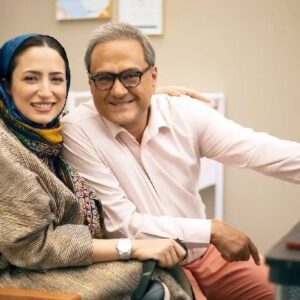 Negar Javaherian Instagram - .
آرزوى #نگار_جواهريان براى #مردم_معمولى
.
نگار جواهريان با حضور در پشت صحنه مردم معمولى با بازيگران و عوامل اين سريال ديدار كرد.
.
سريال مردم معمولى به كارگردانى #رامبد_جوان تا اين هفته ١١ قسمت در #فيليمو منتشر شده و همچنان  در حال فيلمبردارى است.
@mardomemamuli