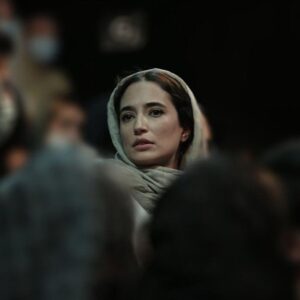 Negar Javaherian Instagram - •
“…یه شب هایی من و علی برای تماشاچی‌ها دست می زدیم، از روی قدردانی…”

بخشی از متن نمایش”مخاطب”

اقتباس جابر رمضان و کیوان سررشته بر اساس نمایشنامه «مولف» نوشته‌ی تیم کراوچ 

کارگردان: جابر رمضان
بازیگران:#لیلی_رشیدی ، #نگارجواهریان #علی_باقری ، #جابررمضان
طراح صحنه: مرتضا فربد
طراح لباس: نگار نعمتی 
طراح نور: نیلوفر نقیب ساداتی 
گرافیک: مریم برادران
مشاور کارگردان: پوریا کاکاوند 
مجری طرح: محمد قدس
دستیار کارگردان و برنامه ریز: میلاد محمدی عمادی
مدیر اجرا: یلدا رزمی
دستیار دوم کارگردان: باران فرد

عکس از امیرحسین شجاعی عزیز🌟

اردیبهشت و خرداد ۱۴۰۱ | ساعت ۱۸:۳۰ | 
سالن استاد سمندریان تماشاخانه ایرانشهر

🔺برای تهیه بلیط می‌توانید به سایت تیوال مراجعه فرمایید🔺