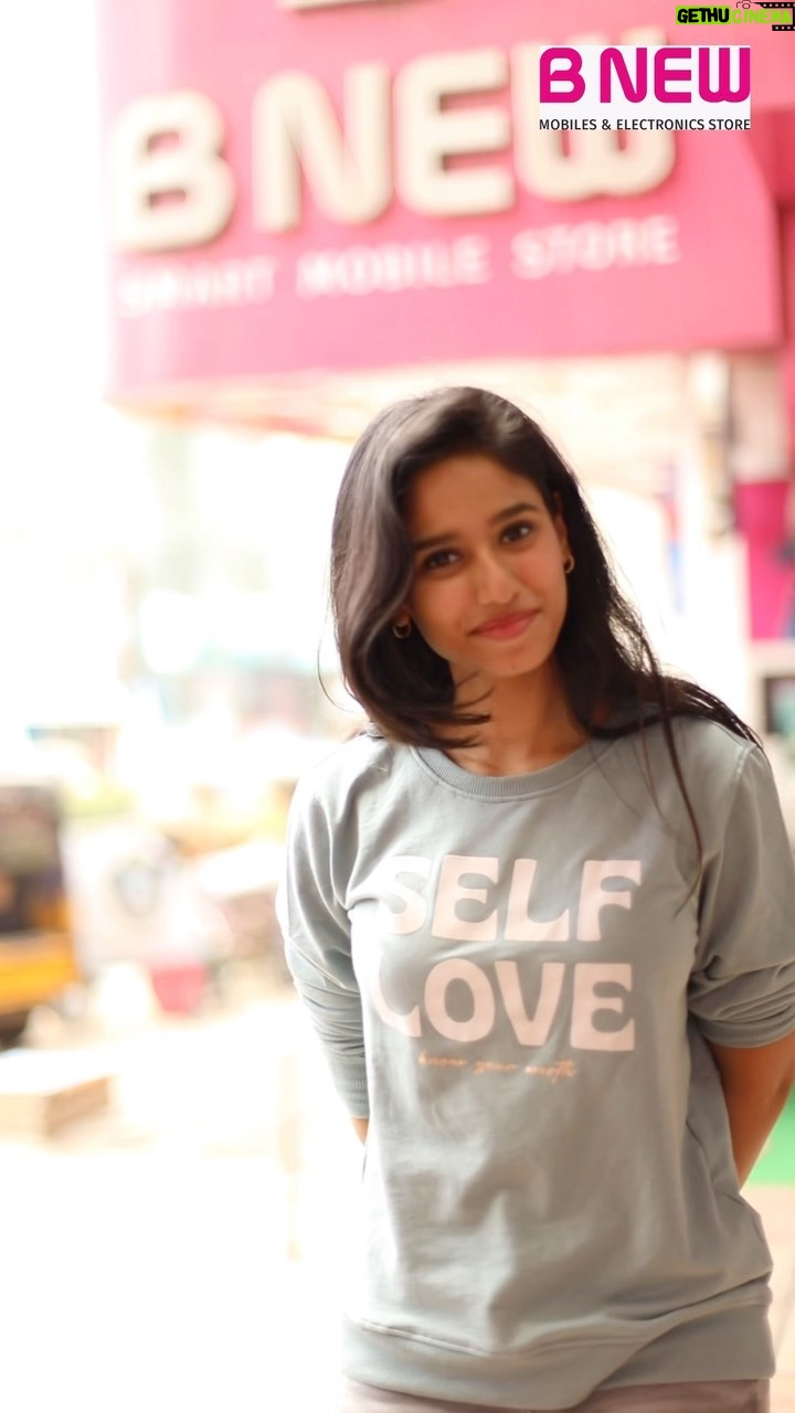 Neha Chowdary Endluri Instagram - Wishing Happy From Diwali BNew mobiles and Eletronics Stores B New diwali crazy deals *Show this reel at B New store get smart watch just 899* Cash back offers Bajaj cash back upto 11000 HDb upto 10% Upto 80% on accerioses Buy iphone and get soundbar free Buy mobile and get a smart watch free Buy Laptop and get bag key board and sound bar free #bnewali #festivaloffernews #bnewkasale #bnewmobile #bnewmemes