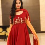 Neha Chowdary Endluri Instagram – When in doubt , wear red ❤️ #swipe 
Outfit: @elegant_threads_by_salma 

#neha_nani #nehachowdary