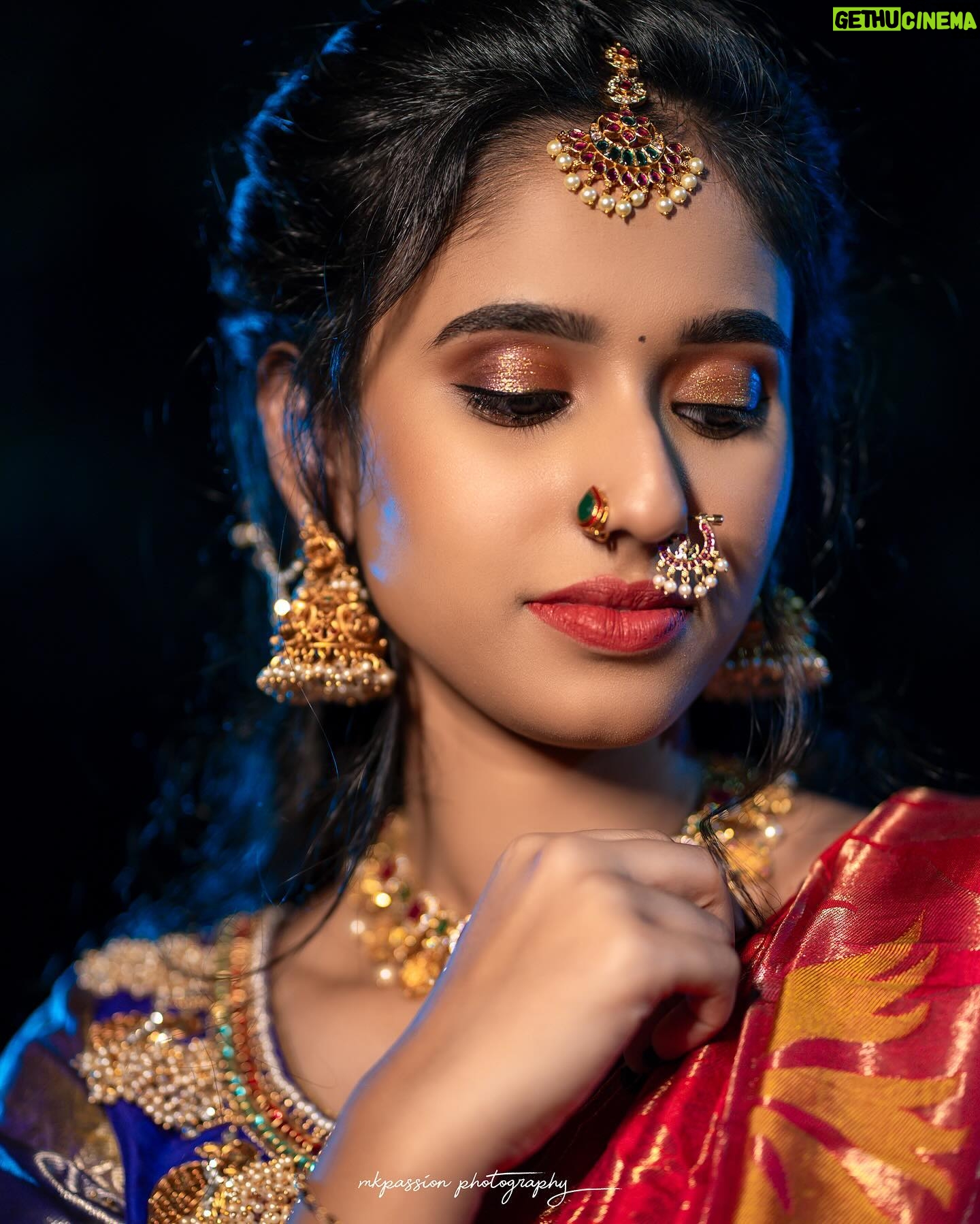Neha Chowdary Endluri Instagram - Pattu cheera feels 🥰 #swipe 📸 : @mkpassionphotography @mukeshreddy89 Makeup & hairstyling: @priyasandeepmakeupartistry @bridalstoptirupati Saree & blouse: @bridalstop_boutique #neha_nani #nehachowdary #traditional #saree #pattusaree