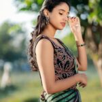 Neha Chowdary Endluri Instagram – Get lost in the moment ✨ #swipe 
📸 : @mkpassionphotography @mukeshreddy89 
Saree & blouse : @elegant_threads_by_salma 
Makeup & hairstyling: @tripuraa_alapati 

#neha_nani #nehachowdary