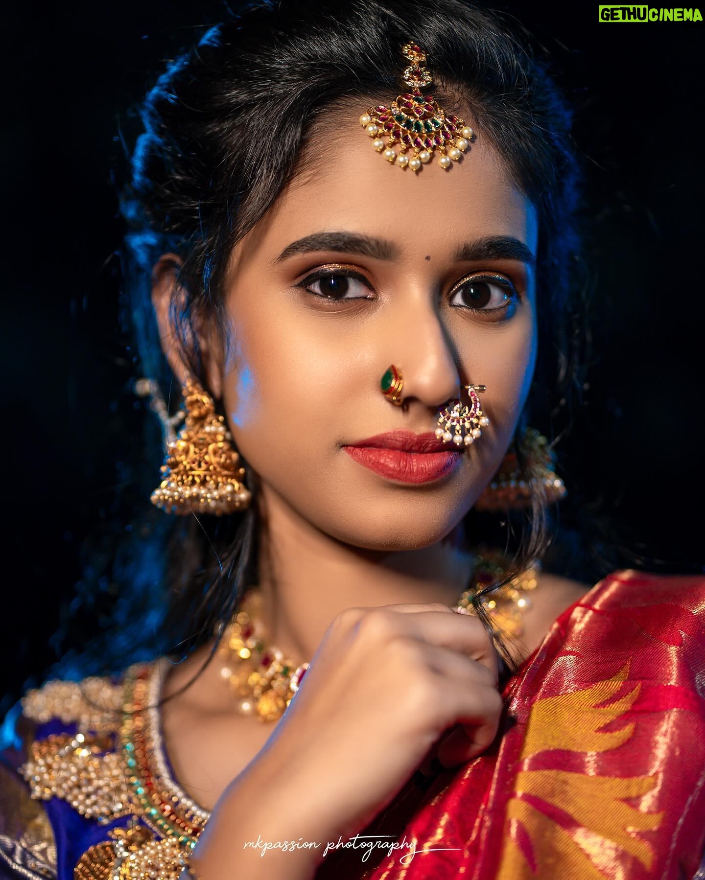 Neha Chowdary Endluri Instagram - Pattu cheera feels 🥰 #swipe 📸 : @mkpassionphotography @mukeshreddy89 Makeup & hairstyling: @priyasandeepmakeupartistry @bridalstoptirupati Saree & blouse: @bridalstop_boutique #neha_nani #nehachowdary #traditional #saree #pattusaree