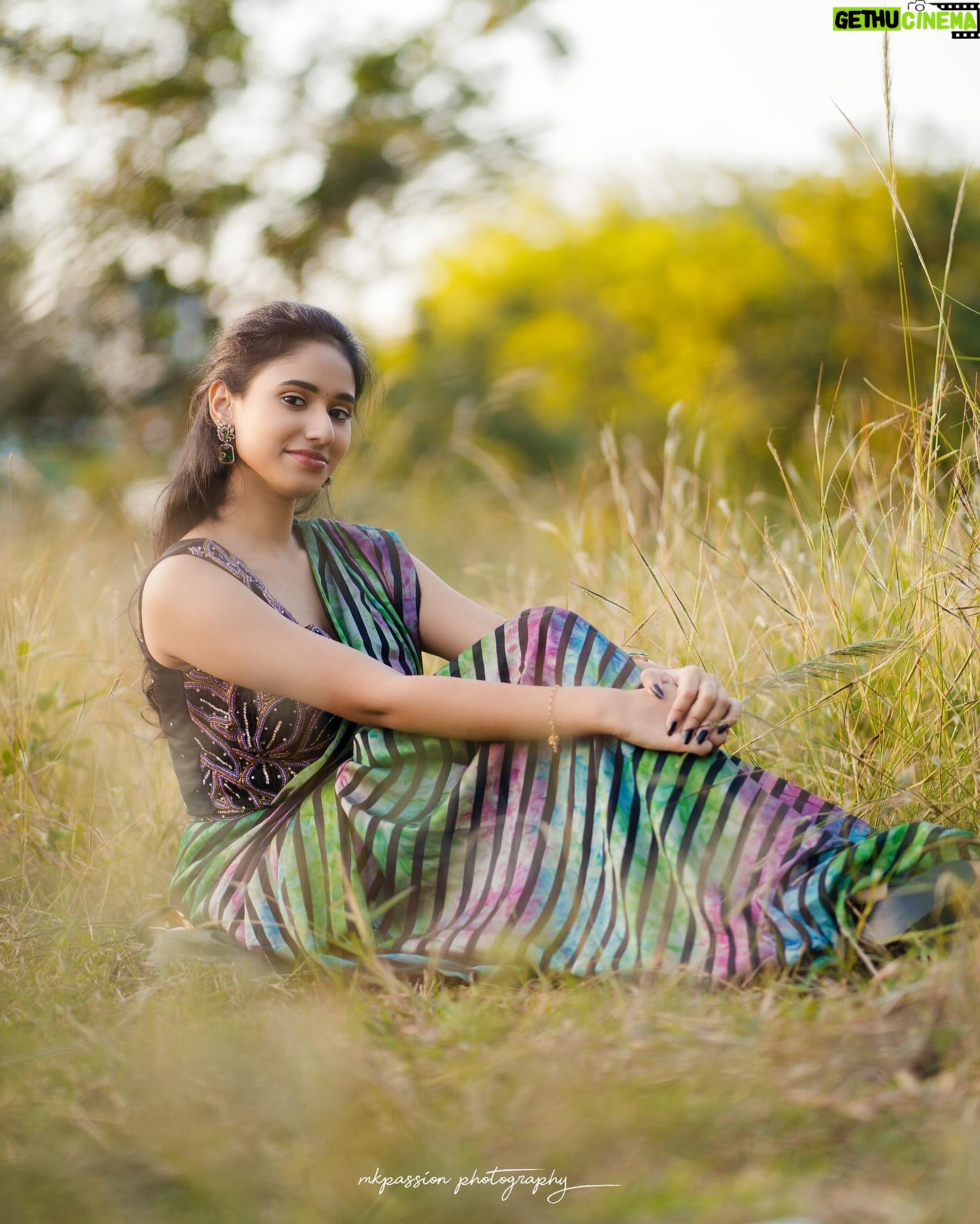 Neha Chowdary Endluri Instagram - Get lost in the moment ✨ #swipe 📸 : @mkpassionphotography @mukeshreddy89 Saree & blouse : @elegant_threads_by_salma Makeup & hairstyling: @tripuraa_alapati #neha_nani #nehachowdary