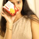Neha Chowdary Endluri Instagram - Embrace the festive season with a luminous Diwali glow! ✨ Join me as I share a special Skin care edition tips and tricks to enhance your natural beauty just in time for the celebrations. With the power of Santoor Royal Sandal, enriched with 100% real sandalwood, let’s illuminate your skin for the ultimate Diwali radiance. ✨