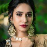Neha Chowdary Endluri Instagram – 🤎! #swipe 
Outfit : @house_of_priyasandeep 
Makeup & hairstyle : @priyasandeepmakeupartistry @bridalstoptirupati 
Captured: @mukeshreddy89 @mkpassionphotography 

#neha_nani #nehachowdary
