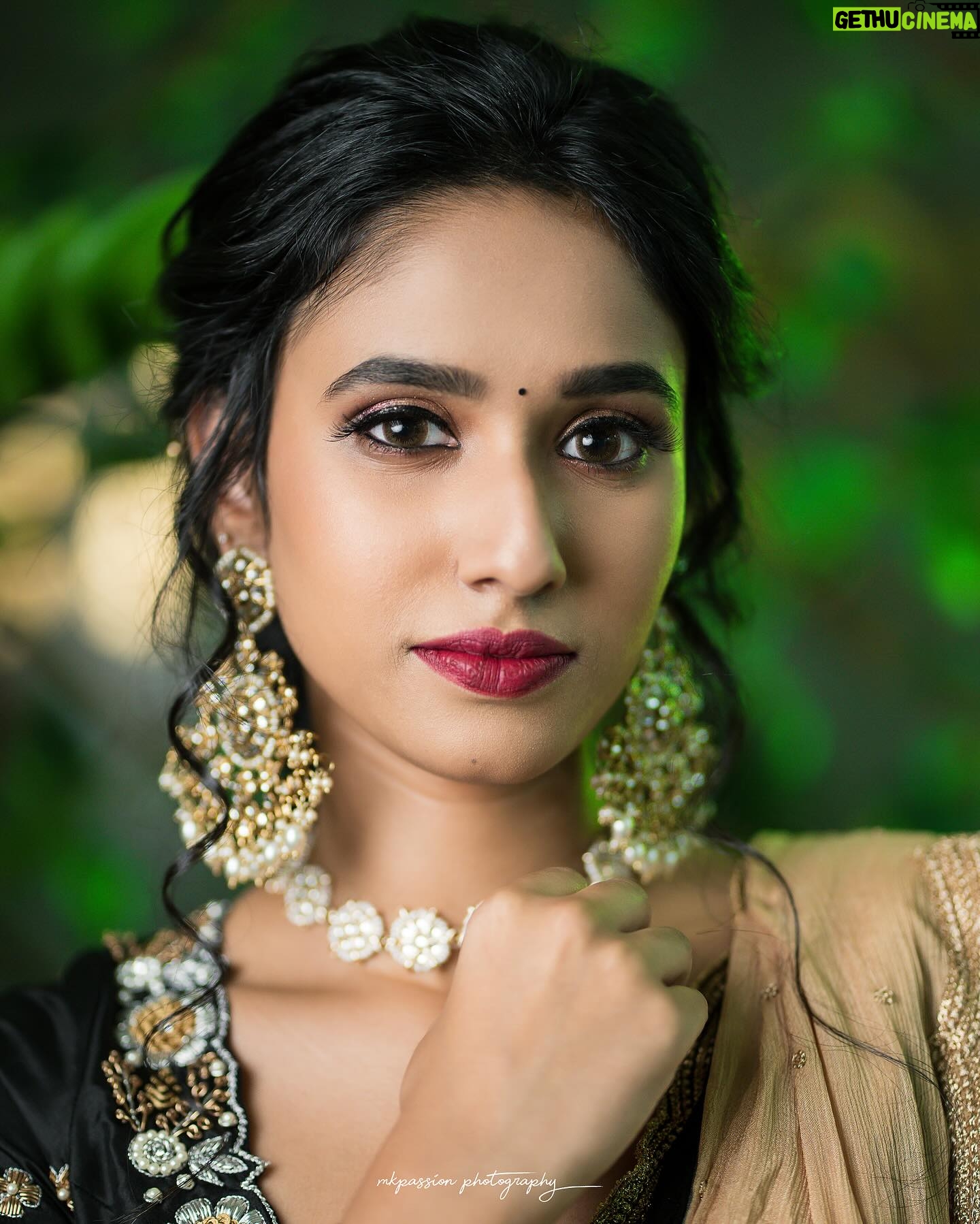 Neha Chowdary Endluri Instagram - 🤎! #swipe Outfit : @house_of_priyasandeep Makeup & hairstyle : @priyasandeepmakeupartistry @bridalstoptirupati Captured: @mukeshreddy89 @mkpassionphotography #neha_nani #nehachowdary