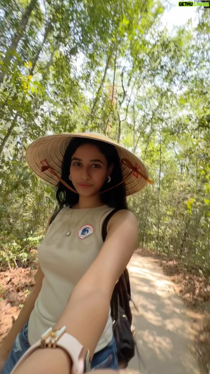 Neha Chowdary Endluri Instagram - 🌳🙂↔️🧉🪭 #neha_nani #reels #trending #vietnam #hochiminhcity