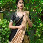 Neha Chowdary Endluri Instagram – 🤎! #swipe 
Outfit : @house_of_priyasandeep 
Makeup & hairstyle : @priyasandeepmakeupartistry @bridalstoptirupati 
Captured: @mukeshreddy89 @mkpassionphotography 

#neha_nani #nehachowdary