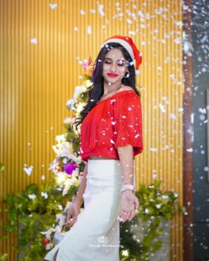 Neha Chowdary Endluri Instagram - Merry Christmas 🎄✨ #swipe 
📸 - @avinash_mukkamala 
Makeup & hairstyling- @bridalstoptirupati @priyasandeepmakeupartistry 

#neha_nani #merrychristmas #christmas2023