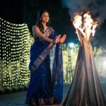 Neha Chowdary Endluri Instagram - Bhogi Subhakankshalu 💙🔥 #swipe 📸 : @mkpassionphotography @mukeshreddy89 Makeup & hairstyling: @priyasandeepmakeupartistry @bridalstoptirupati Saree & blouse : @bridalstop_boutique #neha_nani #nehachowdary #bhogi2024 #happybhogi #sankranthi