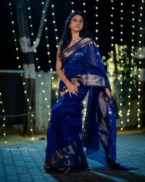 Neha Chowdary Endluri Instagram - Bhogi Subhakankshalu 💙🔥 #swipe 
📸 : @mkpassionphotography @mukeshreddy89 
Makeup & hairstyling: @priyasandeepmakeupartistry @bridalstoptirupati 
Saree & blouse : @bridalstop_boutique 

#neha_nani #nehachowdary #bhogi2024 #happybhogi #sankranthi