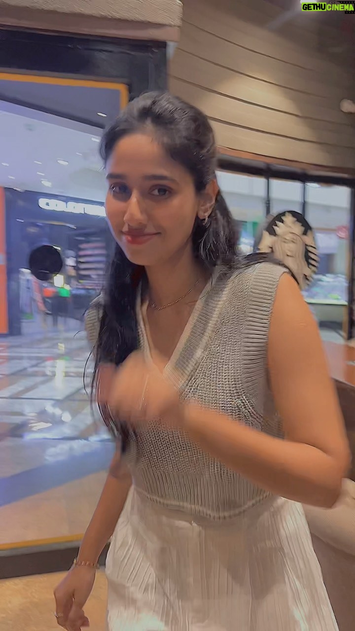 Neha Chowdary Endluri Instagram - A quick one after ordering chocolate coffee 🤣 #neha_nani #reels #trending #karukarukarupayi