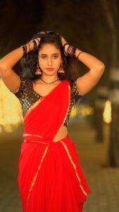 Neha Chowdary Endluri Instagram - Song !!!!! 🔥❤️ 🎥 & 🎨 : @mukeshreddy89 Makeup & hairstyling: @priyasandeepmakeupartistry @bridalstoptirupati Choreography: @team_twoz_2z @__nanidancer__ Team: @mukeshreddy89 @vamsireddy_111 @gangasaireddy94 #neha_nani #reels #trending #kurchimadathapetti