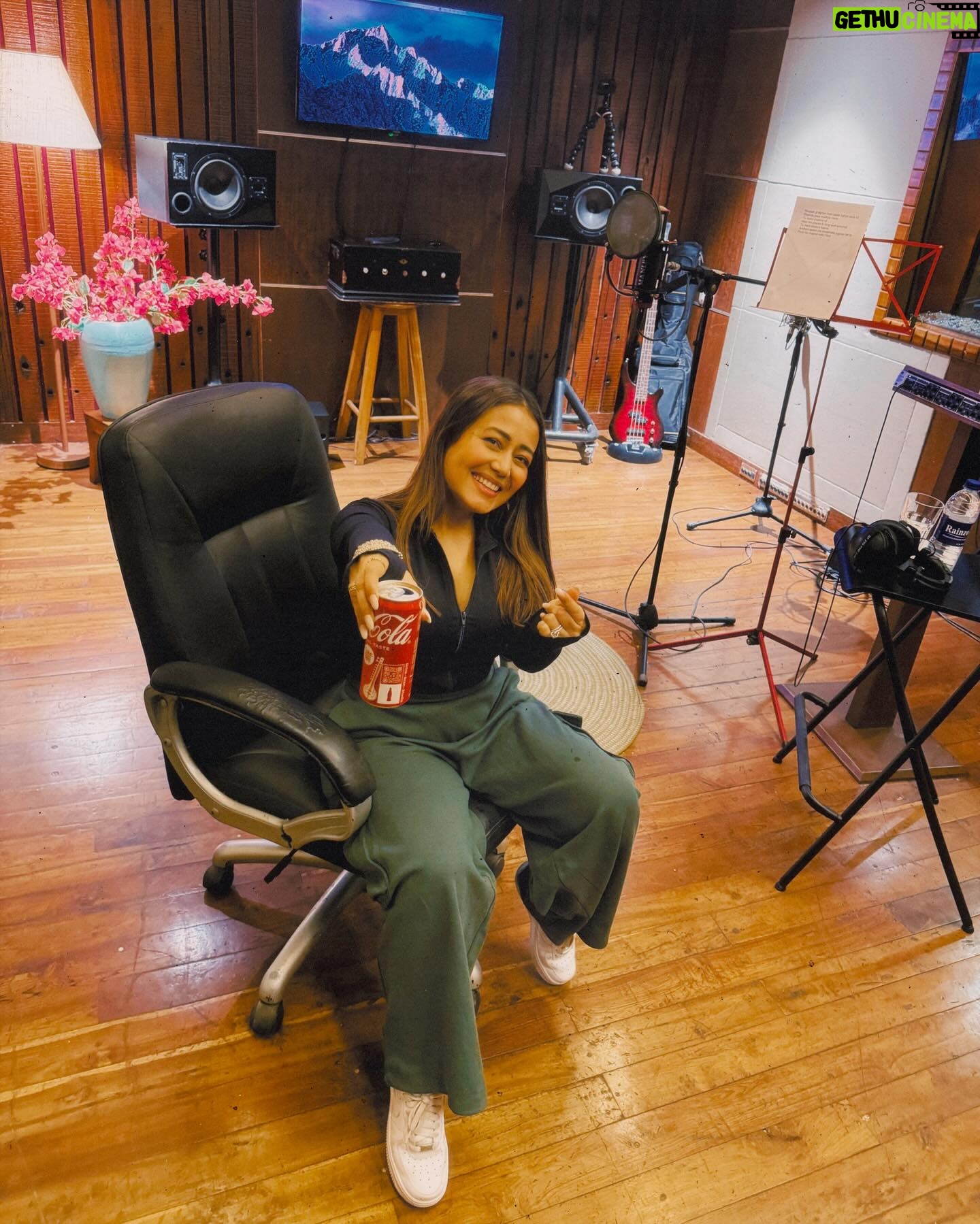 Neha Kakkar Instagram - #SONCHADI is the name of My #CokeStudio Song! And guess what It’s a #Pahadi Song ♥️ @digvijaysinghpariyarofficial #AnkurTiwari @cokestudiobharat @devsanyal @kausarmunir @swanandkirkire @universalmusicindia @kamla_devi_log_gaeka @sajidmaklai @appusworld @varunrg @collectiveartistsdiaries @pavneetsehgal #cokestudiobharat #NehaKakkar #uttarakhand