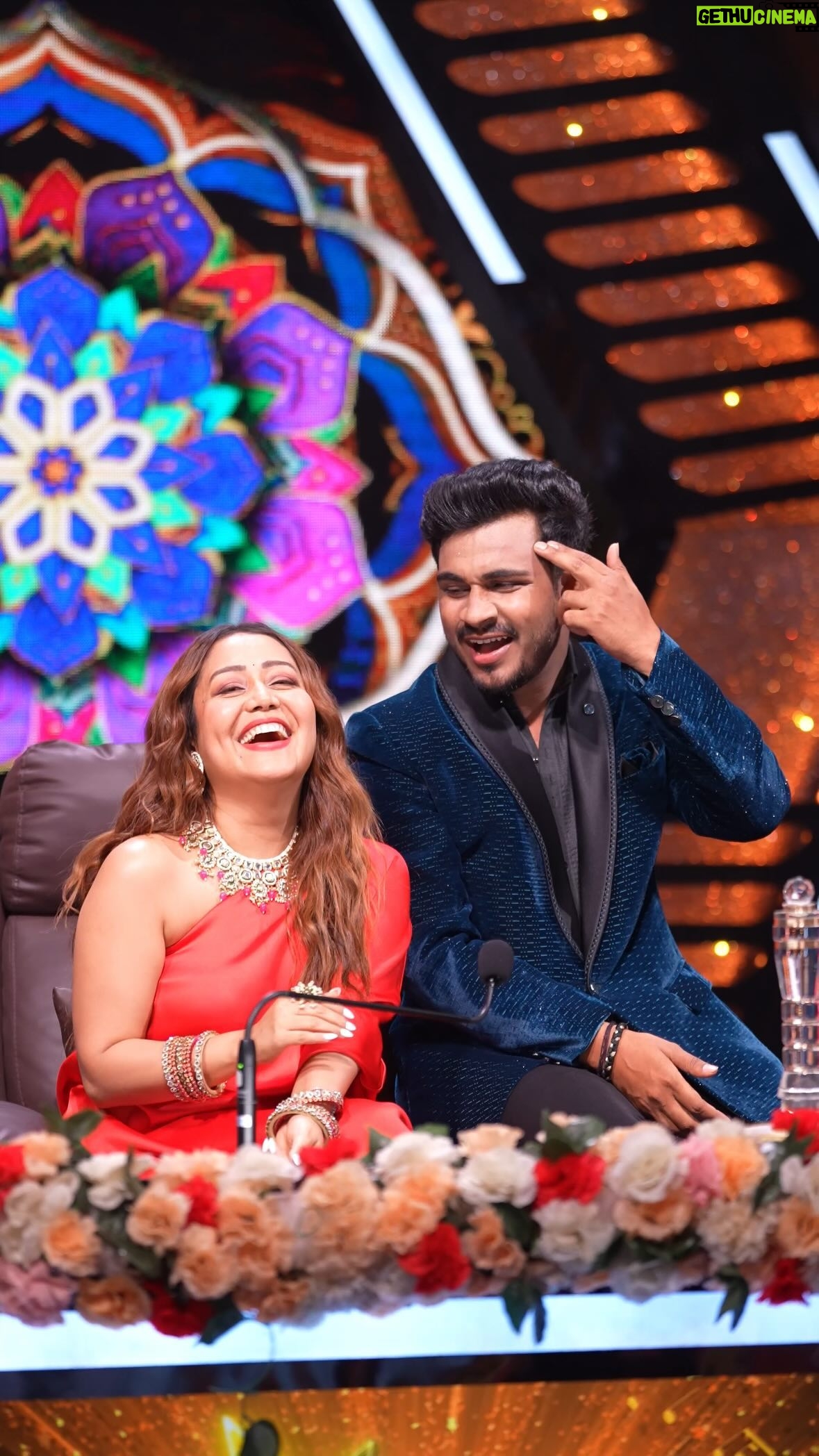 Neha Kakkar - 2.9 Million Likes - Meet @sanjurathod07 The Man who Sang and Created My recent favourite #GulabiSari ♥️
God bless you Sanju!!!!
Thank you #SuperstarSinger3