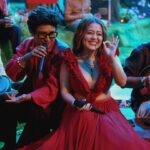 Neha Kakkar Instagram - Socho agar ye moments hain shooting ke, to kahani kitni zabardast hogi? Sonchadi drops on 8th May @cokestudiobharat ♥️ #CokeStudioBharat #Sonchadi #NehaKakkar @digvijaysinghpariyarofficial @Kamla_devi_log_gaeka #CokeStudio #PahadiSong #Uttarakhand