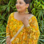 Neha Menon Instagram - Manjal megam💛 this song has been my favourite since so long! But my lazy head didn’t cooperate to edit one video for this song! Thank you @nehahmenon_fc kutty for getting it done for me😩😘💛💛 Nehu loves you!🤌🏻💛