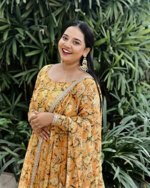 Neha Menon Instagram - A smile from the heart is beautiful! Is it? 🤎💛

Wearing: @_gina_couture