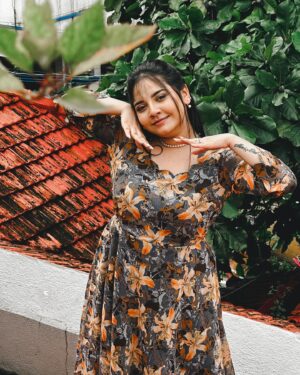 Neha Menon Instagram - Serenity now🍂 
btw how’s the bangs?🙊

Wearing: @brand_look_unique ✨